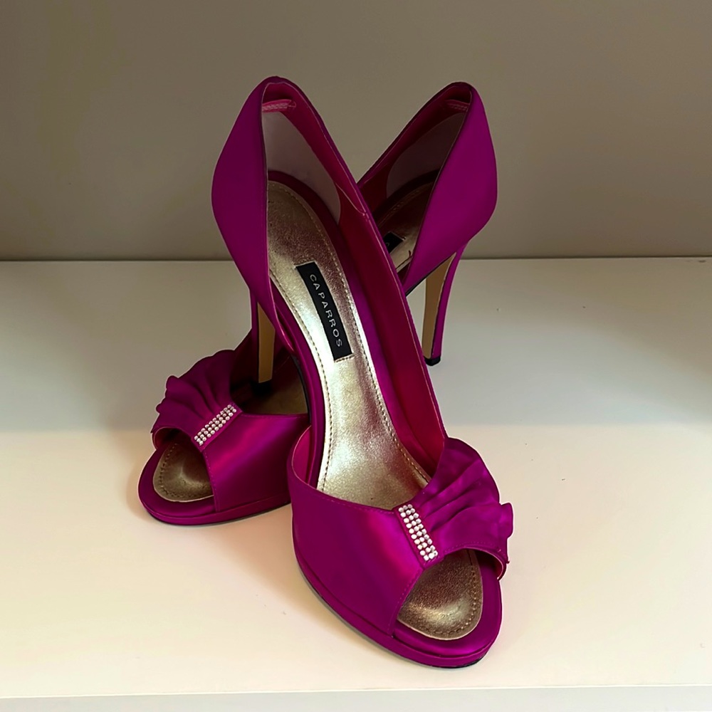 Caparros size 8 magenta silk dress shoes